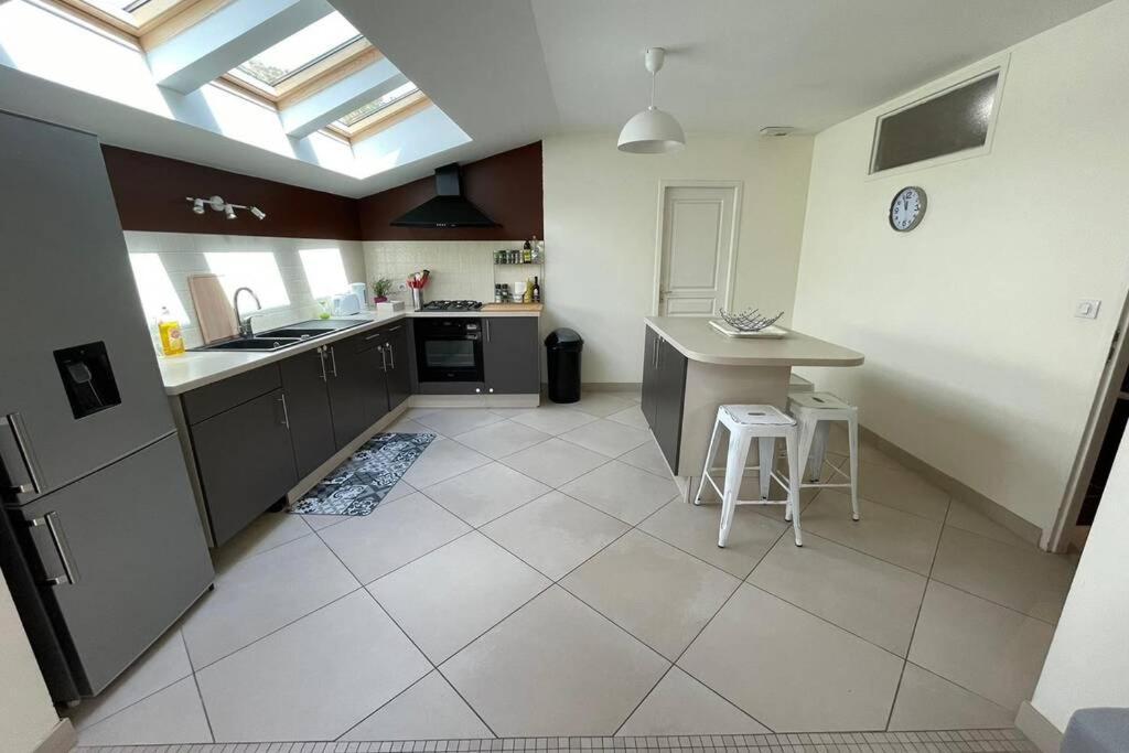 Superbe Appartement Avec 2 Chambres - 9 Personnes - Parking Prive Tournon-sur-Rhone Exterior foto