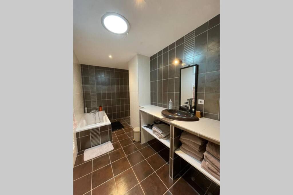 Superbe Appartement Avec 2 Chambres - 9 Personnes - Parking Prive Tournon-sur-Rhone Exterior foto